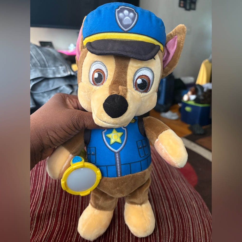Plush cuddle paw patrol chase with flashlight and sound